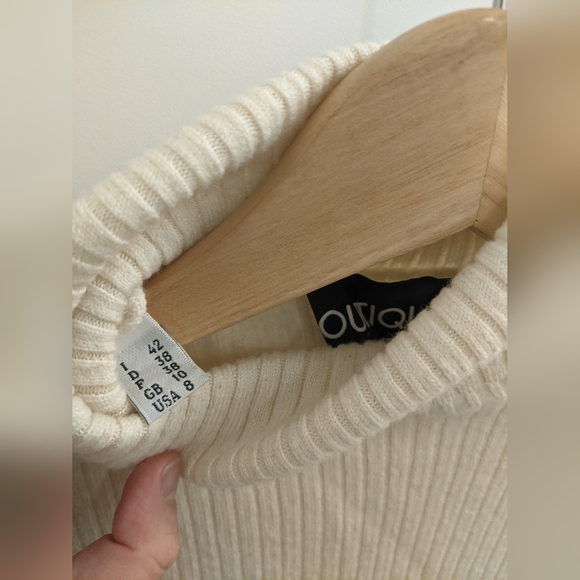 BOUTIQUE MOSCHINO 100% wool cream turtleneck with ruffled sleeve, sz US 8 - Picture 4 of 5